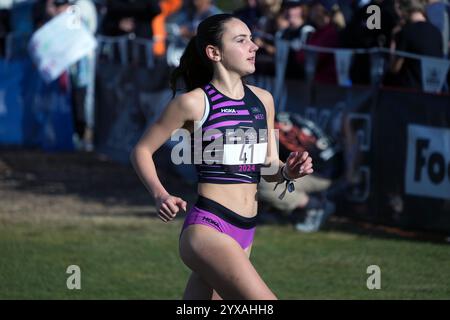 San Diego, Kalifornien, USA. Dezember 2024. Cassidy Armstrong belegte den 17. Platz im Mädchen-Rennen in 18:21,7, während der Foot locker Cross Country Championships am Samstag, den 14. Dezember 2024, in San Diego. Quelle: Kirby Lee/Alamy Live News Stockfoto