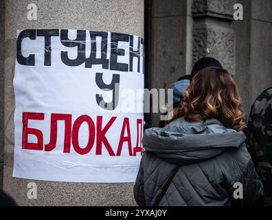 Belgrad, Serbien – 13. Dezember 2024: Protestaktionen gegen Studentenfeinde in Belgrad: Blockade der Universität Stockfoto