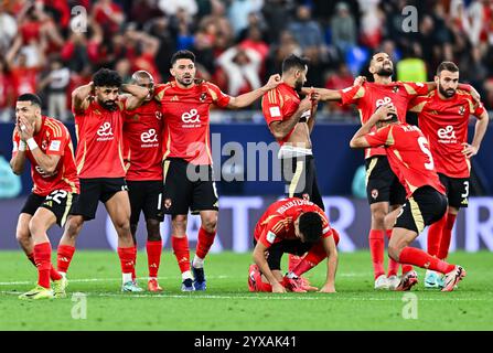 Doha, FIFA Intercontinental Cup 2024 in Doha. Dezember 2024. Die Spieler von Al Ahly SC sind enttäuscht, nachdem sie im Elfmeterschießen des Spiels zwischen dem ägyptischen Al Ahly SC und dem mexikanischen CF Pachuca, das am 14. Dezember 2024 in Doha, Katar, teilnahm, am 14. Dezember 2024. Quelle: Nikku/Xinhua/Alamy Live News Stockfoto
