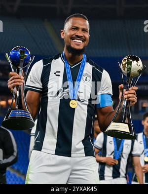Doha, FIFA Intercontinental Cup 2024 in Doha. Dezember 2024. Salomon Rondon vom CF Pachuca feiert mit der Trophäe nach dem Spiel des FIFA Challenger Cup zwischen dem ägyptischen Al Ahly SC und dem mexikanischen CF Pachuca, das am 14. Dezember 2024 in Doha, Katar, teilnahm 2024. Quelle: Nikku/Xinhua/Alamy Live News Stockfoto