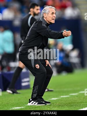 Doha, FIFA Intercontinental Cup 2024 in Doha. Dezember 2024. Marcel Koller, Cheftrainer des Al Ahly SC, reagiert beim FIFA Challenger Cup Spiel zwischen dem ägyptischen Al Ahly SC und dem mexikanischen CF Pachuca, das am 14. Dezember 2024 in Doha, Katar, 2024 stattfand. Quelle: Nikku/Xinhua/Alamy Live News Stockfoto