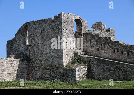 Blick auf die Ruinen der Festung Kalaja in der albanischen Stadt Berat Stockfoto