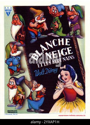 Belgischer Flyer für WALT DISNEY's SCHNEEWITTCHEN UND DIE SIEBEN ZWERGE 1937 Supervising Director DAVID HAND Story von The GRIMM BROTHERS Music FRANK CHURCHILL Words LARRY MOREY Walt Disney Productions / RKO Radio Pictures Stockfoto
