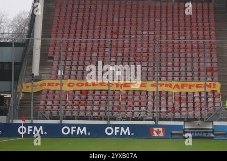 Utrecht, Niederlande. Dezember 2024. UTRECHT, Stadion de Galgenwaard, 15.12.2024, Saison 2024/2025, Dutch Eredivisie. Banner Go Ahead Eagles Supporters vor dem Spiel FC Utrecht - Go Ahead Eagles. Beschreibung: Pro Shots/Alamy Live News Stockfoto