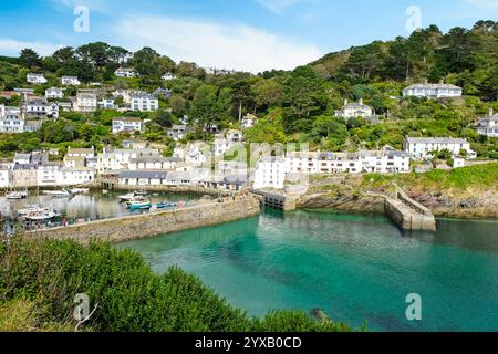 Das historische Fischerdorf und der Hafen von Polperro an der Polperro Heritage Coast im Süden von Cornwall, Großbritannien. Stockfoto