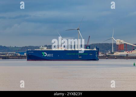 Der Fahrzeugträger Auto Advance wartet auf den Zugang zum Royal Portbury Lock Gate, um die Docks zu betreten Stockfoto