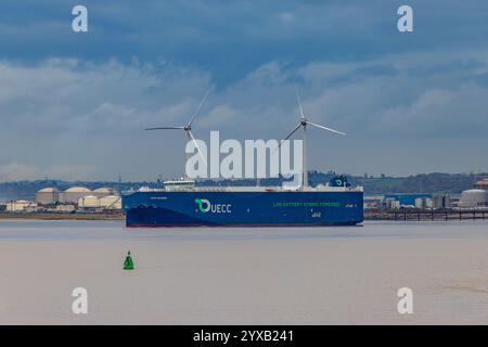 Der Fahrzeugträger Auto Advance wartet auf den Zugang zum Royal Portbury Lock Gate, um die Docks zu betreten Stockfoto