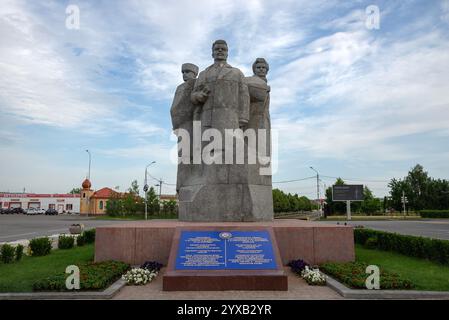 GROSNY, RUSSLAND - 14. JUNI 2023: Denkmal für die Kämpfer der Revolution Gikalo, Sheripow und Achriev. Grosny. Republik Tschetschenien Stockfoto