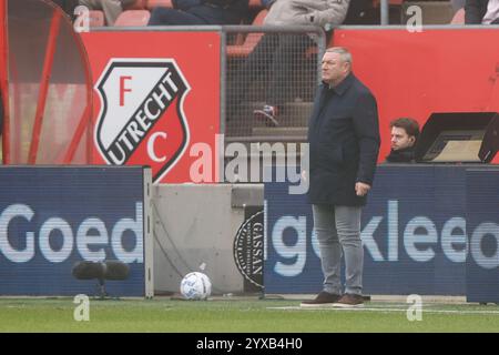 UTRECHT, Stadion de Galgenwaard, 15-12-2024 , Saison 2024 / 2025 , niederländische Eredivisie. Trainer/Trainer FC Utrecht Ron Jans während des Spiels FC Utrecht - Go Ahead Eagles. Stockfoto