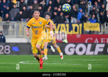 Frosinone, Italien. Dezember 2024. Benito Stirpe Stadium, Frosinone, Italien - Tjas Begic of Frosinone während des Fußballspiels der Serie B, Frosinone vs Sassuolo, 14. Dezember 2024 (Foto: Roberto Ramaccia/SIPA USA) Credit: SIPA USA/Alamy Live News Stockfoto