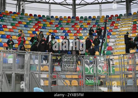 Frosinone, Italien. Dezember 2024. Benito Stirpe Stadium, Frosinone, Italien - Sassuolos Anhänger während des Fußballspiels der Serie B, Frosinone gegen Sassuolo, 14. Dezember 2024 (Foto: Roberto Ramaccia/SIPA USA) Credit: SIPA USA/Alamy Live News Stockfoto