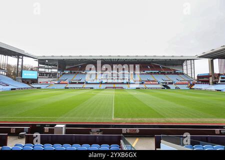 Birmingham, Großbritannien. Dezember 2024. Ein Blick auf den Boden während des Women's Super League-Spiels zwischen Aston Villa Women und West Ham United Women im Villa Park, Birmingham, England am 15. Dezember 2024. Foto von Stuart Leggett. Nur redaktionelle Verwendung, Lizenz für kommerzielle Nutzung erforderlich. Keine Verwendung bei Wetten, Spielen oder Publikationen eines einzelnen Clubs/einer Liga/eines Spielers. Quelle: UK Sports Pics Ltd/Alamy Live News Stockfoto