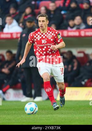 Mainz, Deutschland. Dezember 2024. Dominik Kohr, MZ 31 im Spiel FSV MAINZ 05 – FC BAYERN MÜNCHEN 2-1 am 14. Dezember 2024 in Mainz. Saison 2024/2025, 1.Bundesliga, FCB, München, Spieltag 14, 14.Spieltag Fotograf: ddp Images/STAR-Images - DFL-VORSCHRIFTEN VERBIETEN JEDE VERWENDUNG VON FOTOS als BILDSEQUENZEN und/oder QUASI-VIDEO - Credit: ddp Media GmbH/Alamy Live News Stockfoto