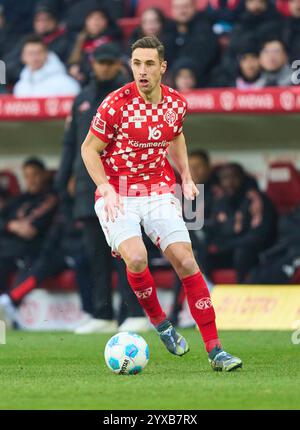 Mainz, Deutschland. Dezember 2024. Dominik Kohr, MZ 31 im Spiel FSV MAINZ 05 – FC BAYERN MÜNCHEN 2-1 am 14. Dezember 2024 in Mainz. Saison 2024/2025, 1.Bundesliga, FCB, München, Spieltag 14, 14.Spieltag Fotograf: ddp Images/STAR-Images - DFL-VORSCHRIFTEN VERBIETEN JEDE VERWENDUNG VON FOTOS als BILDSEQUENZEN und/oder QUASI-VIDEO - Credit: ddp Media GmbH/Alamy Live News Stockfoto