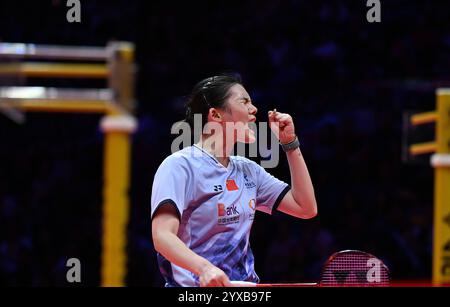 Hangzhou, China. Dezember 2024. Han Yue feiert das Scoring im Finale der Frauen zwischen Wang Zhiyi aus China und Han Yue aus China bei den BWF World Tour Finals 2024 in Hangzhou, China, am 15. Dezember 2024. Quelle: Hou Zhaokang/Xinhua/Alamy Live News Stockfoto