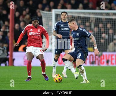 Nottingham, Großbritannien. Dezember 2024. NOTTINGHAM, ENGLAND, 14. DEZEMBER: Ross Barkley aus Aston Villa unter Druck von Anthony Elanga aus Nottingham Forest während des Premier League-Spiels zwischen Nottingham Forest und Aston Villa Town am 30. November 2024 in Nottingham, England. (Paul Bonser/SPP) Credit: SPP Sport Press Photo. /Alamy Live News Stockfoto