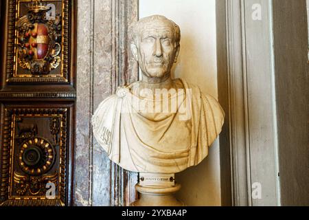 Florenz, Italien, 4. Januar 2024: Büste von Julius Cäsar. Uffizien Stockfoto