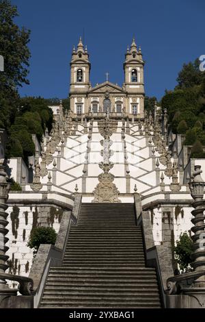 Blick auf das Bom Jesus do Monte Sanctuary, barocke Treppen, Braga, Minho, Portugal Stockfoto