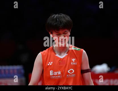 Hangzhou, China. Dezember 2024. Wang Zhiyi sieht beim Finale der Frauen im Einzelspiel zwischen Wang Zhiyi aus China und Han Yue aus China bei den BWF World Tour Finals 2024 in Hangzhou, China, am 15. Dezember 2024 aus. Quelle: Hou Zhaokang/Xinhua/Alamy Live News Stockfoto