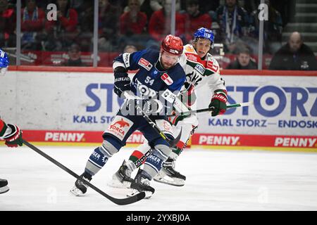 Benjamin Marshall (Schwenninger Wild Wings #54) Schwenninger Wild Wings gegen Augsburger Panther, Eishockey, DEL, 26. Spieltag, Saison 2024/2025, 15.12.2024 Foto: Eibner-Pressefoto/Sven Laegler Stockfoto