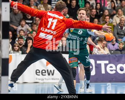 Andreas Flodman (frisch auf Goeppingen, #09) von aussen, frisch auf Goeppingen vs. HSG Wetzlar, Handball, 1. Bundesliga Herren, Spielzeit 2024/2025, 15.12.2024, Foto: EIBNER/Michael Schmidt Stockfoto