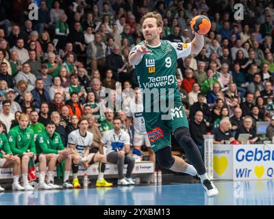 Andreas Flodman (frisch auf Goeppingen, #09) beim Tempogegenstoss, frisch auf Goeppingen vs. HSG Wetzlar, Handball, 1. Bundesliga Herren, Spielzeit 2024/2025, 15.12.2024, Foto: EIBNER/Michael Schmidt Stockfoto