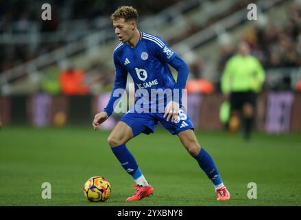 Kasey McAteer aus Leicester City während des Premier League-Spiels zwischen Newcastle United und Leicester City im St. James's Park, Newcastle am Samstag, den 14. Dezember 2024. (Foto: Michael Driver | MI News) Credit: MI News & Sport /Alamy Live News Stockfoto