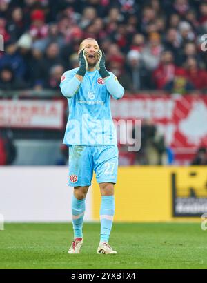 Robin ZENTNER, Torwart MZ 27 im Spiel FSV MAINZ 05 - FC BAYERN MÜNCHEN 2-1 am 14. Dezember 2024 in Mainz. Saison 2024/2025, 1.Bundesliga, FCB, München, Spieltag 14, 14.Spieltag Fotograf: Peter Schatz - DFL-VORSCHRIFTEN VERBIETEN JEDE VERWENDUNG VON FOTOGRAFIEN als BILDSEQUENZEN und/oder QUASI-VIDEO - Stockfoto