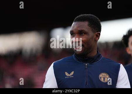 Zürich, Schweiz. März 2021. Zürich, Schweiz, 15. Dezember 2024: IFEANYI MATHEW (12 FCZ) beim Aufwärmen. Super League Fußballspiel zwischen dem FC Zürich und dem FC St. Gallen 1879 im Stadion Letzigrund in Zürich, Schweiz. (Maximilian Gärtner/SPP) Credit: SPP Sport Pressefoto. /Alamy Live News Stockfoto