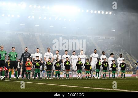 Sint Truiden, Belgien. Dezember 2024. Die Spieler von Anderlecht wurden vor einem Fußballspiel zwischen Sint-Truiden VV und RSC Anderlecht am Sonntag, den 15. Dezember 2024 in Sint-Truiden, am 18. Tag der Saison 2024-2025 der ersten Liga der „Jupiler Pro League“ der belgischen Meisterschaft, fotografiert. BELGA PHOTO MAARTEN STRAETEMANS Credit: Belga News Agency/Alamy Live News Stockfoto