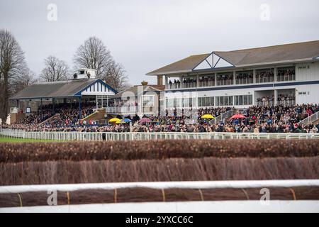 Windsor, Berkshire, Großbritannien. Dezember 2024. Ein Zaun auf der Rennstrecke der Royal Windsor Racecourse in Windsor, Berkshire, beim Jumps Racing Returns Meeting. Quelle: Maureen McLean/Alamy Live News Stockfoto