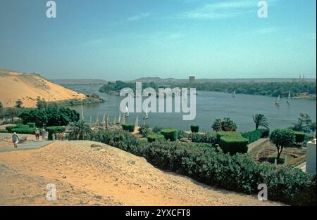 Fluss Nil, Kitchener's Island und Elephantine Island aus Sicht des Mausoleums von Aga Khan, Assuan, Niltal, Ägypten, September 1989 Stockfoto