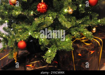 Kopenhagen/Dänemark/15. DEZEMBER 2024/Weihnachtsbaum als weihnachtsgeist in der dänischen Hauptstadt (Foto. Francis Joseph Dean/Dean Pictures) (nicht für kommerzielle Zwecke) Stockfoto