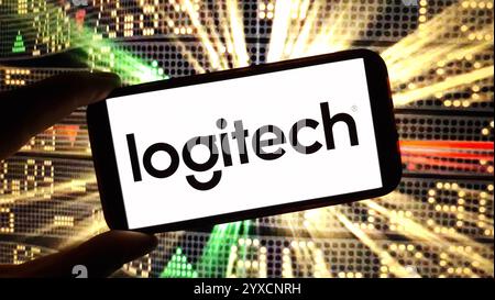 Konskie, Polen – 14. Dezember 2024: Logo des Unternehmens Logitech auf dem Mobiltelefon Stockfoto
