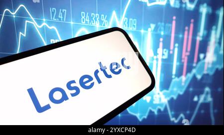 Konskie, Polen - 14. Dezember 2024: Das Firmenlogo von LASERTEC wird auf dem Mobiltelefon angezeigt Stockfoto