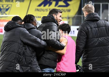 Sint Truiden, Belgien. Dezember 2024. Jan Vertonghen von Anderlecht feiert nach einem Fußballspiel zwischen Sint-Truiden VV und RSC Anderlecht am Sonntag, den 15. Dezember 2024 in Sint-Truiden, am 18. Tag der Saison 2024-2025 der ersten Liga der „Jupiler Pro League“ der belgischen Meisterschaft. BELGA PHOTO MAARTEN STRAETEMANS Credit: Belga News Agency/Alamy Live News Stockfoto