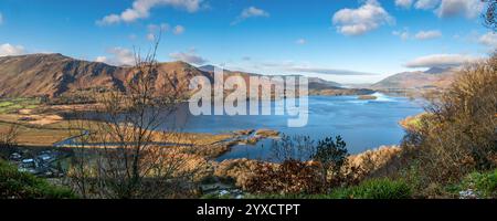 panoramablick über Derwent Water bei 'Surprise View' in der Nähe von Ashness Bridge, Watendlath im englischen Seenviertel, Cumbria, England, Großbritannien Stockfoto