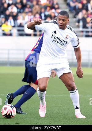 Tokio, Japan. Dezember 2024. Der ehemalige Real Madrid Spieler Julio Baptista spielt beim Fußballspiel „El Clasico in Tokio“ zwischen Barca Legenden und Real Madrid Legenden am Sonntag, den 15. Dezember 2024 in Tokio. Andres Iniesta hielt nach dem Spiel eine Abschiedszeremonie für seine professionelle Fluggesellschaft ab. (Foto: Yoshio Tsunoda/AFLO) Stockfoto