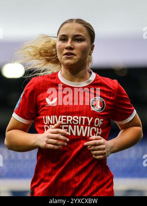 Birmingham, Großbritannien. Dezember 2024. Birmingham, England, 15. Dezember 2024: Gracie Pearse (6 Charlton) in Aktion während des Barclays Womens Championship Football Matches zwischen Birmingham City und Charlton Athletic in St Andrews in Birmingham, England (Natalie Mincher/SPP) Credit: SPP Sport Press Photo. /Alamy Live News Stockfoto