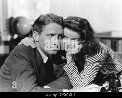 A Publicity Porträt von SPENCER TRACY und KATHARINE HEPBURN in WOMAN OF THE YEAR 1942 Regisseur GEORGE CUKOR Drehbuch RING LARDNER Jr und MICHAEL KANIN Musik FRANZ WAXMAN Foto von CLARENCE SINCLAIR BULLE Metro Goldwyn Mayer Stockfoto