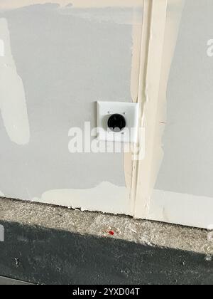 Installation der Elektroautos in der Garage Stockfoto