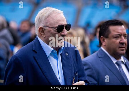 Charlotte, NC, USA. Dezember 2024. Jerry Jones, Besitzer der Dallas Cowboys, vor dem NFL-Matchup in Charlotte, NC. (Scott Kinser/CSM). Quelle: csm/Alamy Live News Stockfoto