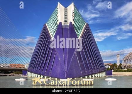 Die Agora (L’Agora oder El Agora) ist eine von Santiago Calatrava (2009) entworfene Veranstaltungshalle in der Stadt der Künste und Wissenschaften (Ciutat de les Arts i le) Stockfoto