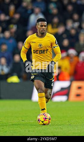 Wolverhampton, Großbritannien. Dezember 2024. Nélson Semedo (22), der neue Kapitän der Wolverhampton Wanderers FC gegen Ipswich Town FC English Premier League im Molineux Stadium, Wolverhampton, England, Vereinigtes Königreich am 14. Dezember 2024 Credit: Every Second Media/Alamy Live News Stockfoto