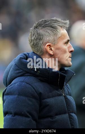 Wolverhampton, Großbritannien. Dezember 2024. Kieran McKenna während des Spiels Wolverhampton Wanderers FC gegen Ipswich Town FC English Premier League im Molineux Stadium, Wolverhampton, England, Großbritannien am 14. Dezember 2024 Credit: Every Second Media/Alamy Live News Stockfoto