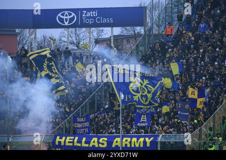 Parma, Italien. Dezember 2024. Helas Verona FC Fans beim Spiel Parma Calcio vs Hellas Verona FC, italienische Fußball Serie A in Parma, Italien, 15. Dezember 2024 Credit: Independent Photo Agency/Alamy Live News Stockfoto