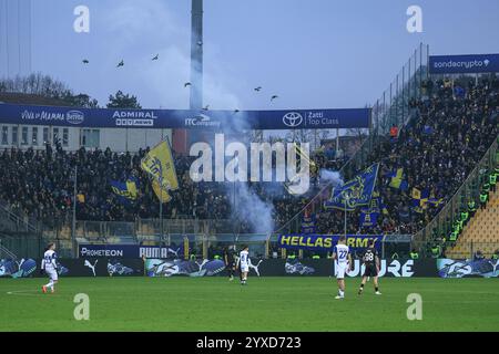 Parma, Italien. Dezember 2024. Helas Verona FC Fans beim Spiel Parma Calcio vs Hellas Verona FC, italienische Fußball Serie A in Parma, Italien, 15. Dezember 2024 Credit: Independent Photo Agency/Alamy Live News Stockfoto