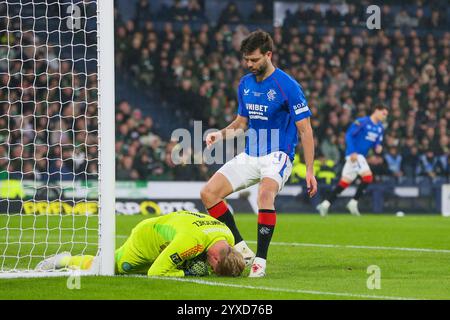 Glasgow, Großbritannien. Dezember 2024. Celtic spielte im Finale des Premier Sports Cup im Hampden Park in Glasgow, Schottland. Das Spiel ging in die Verlängerung, wobei der Punktestand Celtic 3 - 3 Rangers war. Die Torschützen für Celtic waren G. Taylor (56') Tor 56 Minuten D. Maeda (60') Tor 60 Minuten N. Kühn (87') und für Rangers N. Bajrami (41') Tor 41 Minuten M. Diomande (75') Tor 75 Minuten Danilo (88'). Das Spiel ging nach Elfmeterschießen und Celtic gewann mit 5:4. Quelle: Findlay/Alamy Live News Stockfoto