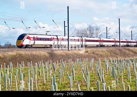 LNER Azuma Train in Shipton by Beningbrough, North Yorkshire, England, 26. Februar 2024 Stockfoto