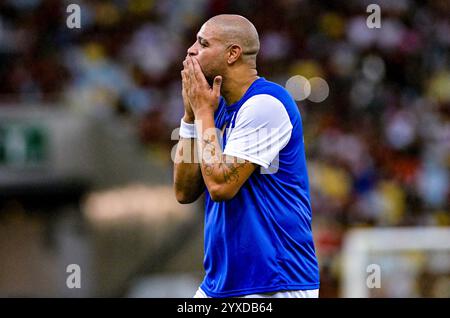 Rio De Janeiro, Brasilien. Dezember 2024. RIO DE JANEIRO, BRASILIEN, 15. DEZEMBER: Adriano nach dem Testimonial-Spiel zu Ehren von Adriano Imperador zwischen Flamengo und Freunden Italiens im Maracana-Stadion in Rio de Janeiro, Brasilien (Andre Ricardo/SPP) Credit: SPP Sport Press Photo. /Alamy Live News Stockfoto